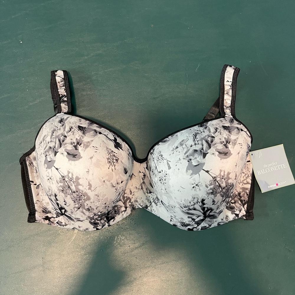 BNWT plus size bra by Avenue size 40DD